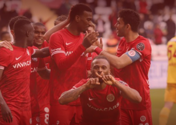 Antalyaspor sahasında farklı kazandı