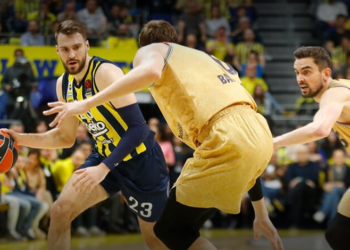 Fenerbahçe Beko Barcelona karşısında 17 sayı geriden gelip kazandı