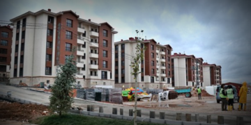 Deprem sonrası yeniden inşa süreci hızla devam ediyor