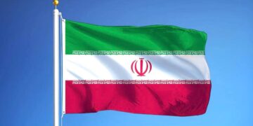 İran’da 5 genç kız, başörtü takmadan sokakta dans ettiği gerekçesiyle tutuklandı