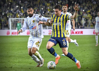 Fenerbahçe evinde İstanbulspor engeline takıldı
