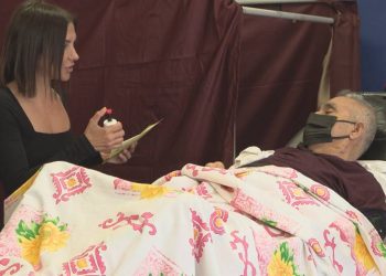 Ağır bakımdan çıktı, ambulansla oyunu kullanmaya gitti