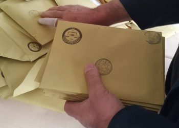 AKP’li Başkan’dan Sandık Başında Reaksiyon Çeken Hareket