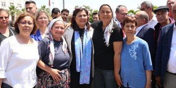 Aydın Büyükşehir Belediye Lideri Hasret Çerçioğlu, Sultanhisar Pazarı’nı ziyaret etti