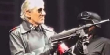 Berlin konserinde Nazi üniforması giyen Pink Floyd’un kurucularından Roger Waters’a soruşturma