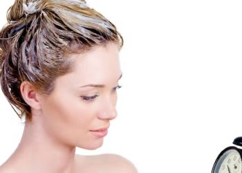 Bu yol sizi saç sorunlarınızdan kurtarabilir! Şampuana bir kaşık ekleyin ve mucizeye şahit olun…