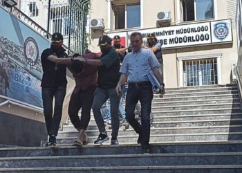 Cinayet Şüphelileri Alt Katta Çıktı: Komşulara Gözaltı!