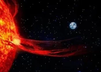 Dünyanın 4 katı büyüklüğünde Güneş lekesi: Çıplak gözle görülebilecek