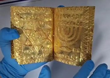 Erzincan’da tarihi eser olduğu bedellendirilen saf altından kitap ele geçirildi