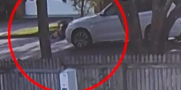 Eşini sevgilisi ile öpüşürken görünce… Akıllara ziyan…