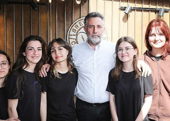 Lider Sandal’dan gençlere bildiri: “Sandığa gelin, geleceğinizi geri alın”