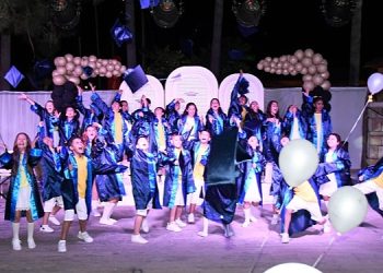 Miniklerin mezuniyet coşkusu