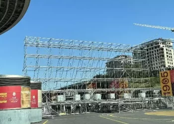 Nef Stadyumu’na dev ekran kuruluyor