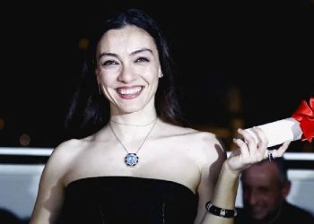 Oyuncu Merve Dizdar oyunu kullandı