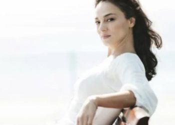 Paklar Apartmanı takımına hangi ünlü oyuncu katıldı?