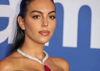 Ronaldo’nun sevgilisinin kolyesi dudak uçuklattı