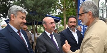 Selçuklu Belediye Lideri Ahmet Pekyatırmacı, Cuma Buluşmaları kapsamında Hocacihan Mahallesi Zülfikar Camii’nde vatandaşlarla bir ortaya geldi