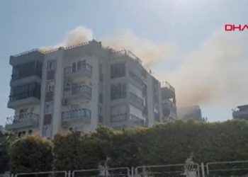 Söndürülmeyen sigara konutu yaktı