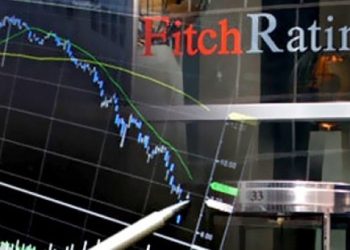 Fitch: Yönetime olan güven azalıyor