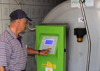 Antalya Büyükşehir Belediyesi Akçaenişli süt üreticilerinin yüzünü güldürdü