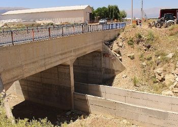 Antalya Büyükşehir Belediyesi Yakaçiftlik’e sulama emelli bürz temin etti