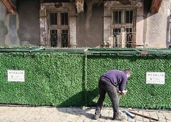 Ayvalık’ın çöp konteynerleri yeşilleniyor 