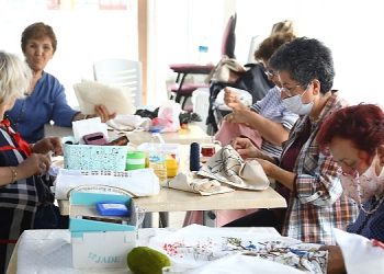 Bayraklılı bayanlardan ‘el emeği sergisi’