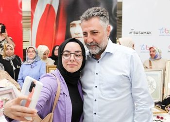 Bayraklılı bayanların el emeği eserleri göz kamaştırdı