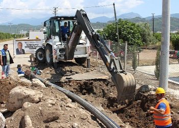 Beykonak ve Mavikent’te şebeke boruları yenileniyor