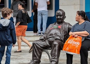 Bir Baba Hindi geri döndü