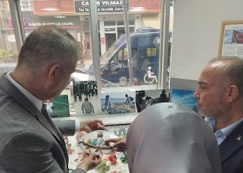 Birbirin’den hoş eserler pürüzleri aşan stantta