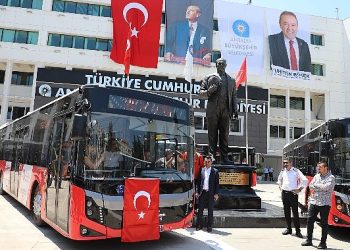 Büyükşehir’in 60 kırmızı otobüsü toplu ulaşımda hizmette