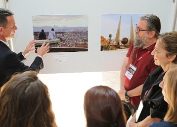 Canon, TOÇEV iş birliğiyle hayata geçirdiği Gençlik Programı’nın yapıtlarını bir standa dönüştürüyor