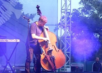 Caz tutkunları Nilüfer’de enstrümanların tınısıyla huzur buldu