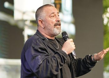 Cem Yılmaz YBY Woods Gençlik Şenliği’nde Hem Sanata Hem Kahkahalara Doyurdu