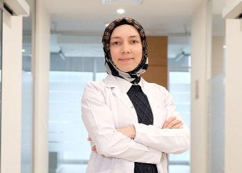 Diş ortalarının paklığı için en tesirli yol diş ipi kullanmak