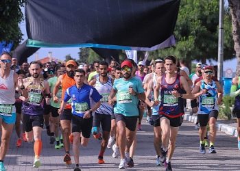 Ege’nin incisi Çeşme’de düzenlenen Salomon Çeşme Yarı Maratonu’nda birinciler belirli oldu