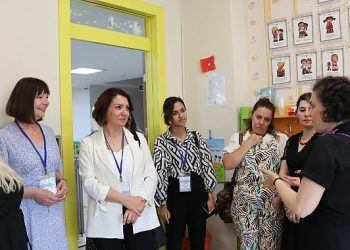 Erken Çocuklukta Sürdürülebilir Toplumsal Duygusal Yeterli Oluşu Destekleme Projesi için bir ortaya geldiler