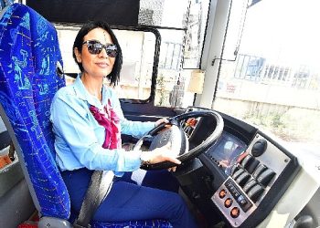 ESHOT’un bayan sürücülerinden yolcular da mutlu