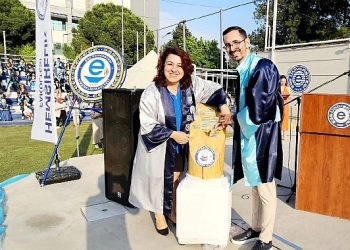 EÜ’den 285 hemşire sıhhat kesimine uğurlandı