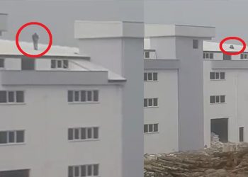 Fabrikanın çatısında namaz