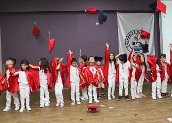 Geleceğinizin umudu olan çocuklarımızın mezuniyet coşkusu