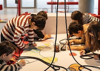 HSBC Türkiye çocuklarla sanatı bir ortaya getiriyor