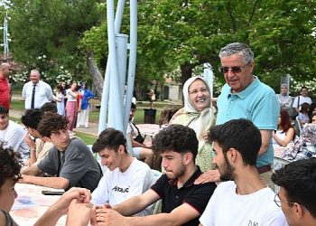 İmtihan öncesi öğrencilere motivasyon yemeği