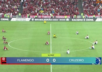 Irkçılığa karşı oturma hareketine hakemler de katıldı