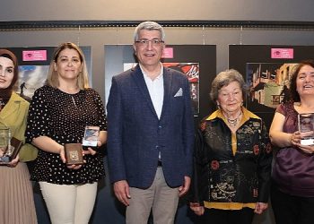 “Kadın Gözüyle Hayattan Kareler” Standı Bu Yıl Ulusal Reasürans Sanat Galerisi’nde Fotoğrafseverlerin Ziyaretine Açıldı