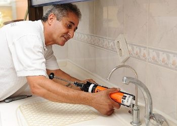 Karşıyaka Belediyesi’nin meskende tamir hizmetine ağır ilgi