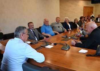 Kemer Belediyesi İstekli Halk Korosu’ndan Lider Topaloğlu’na teşekkür ziyareti