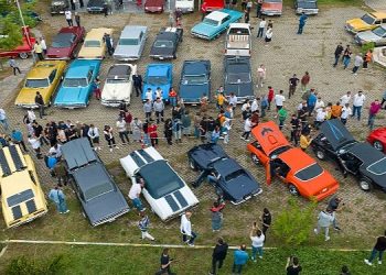 Klasik araba tutkunları Buca’da buluştu