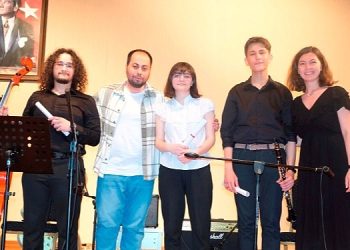 Konservatuvarın mezuniyet sevinci